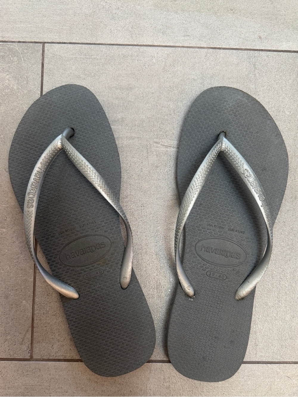 Havaianas Women's Slim Flip Flops in Metallic Gray - perfect w any casual look 🌸